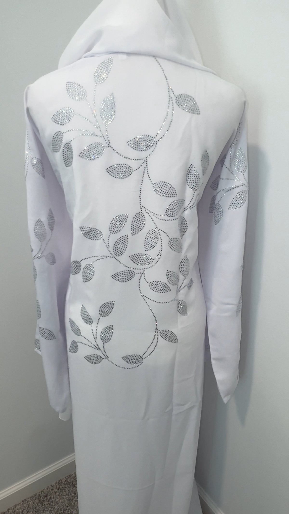 white closed abaya